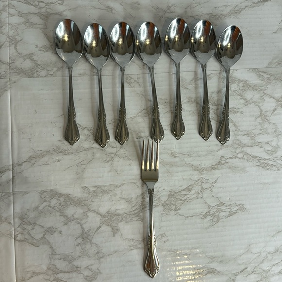 Oneida Ltd WM A Rogers Deluxe Mansfield Amadeus Stainless 7 Spoons 1 fork - Picture 1 of 7